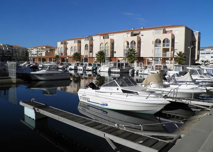 Appartement 2 Pieces Cabine Avec Parking Prive A Sete - Fr-1-338-554